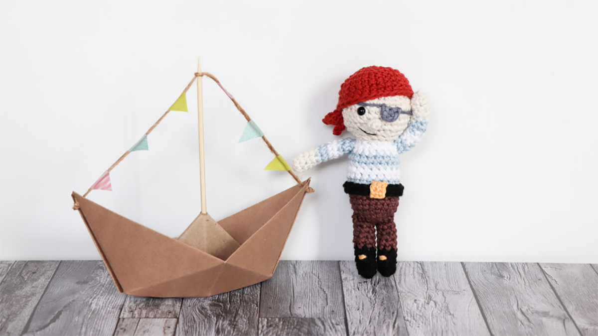 Jolly Roger Crochet Pirate ||thecrochetspace.com