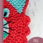 Kitty Kat Crochet Potholder. Close up of half a cat face crafted in red/turquoise || thecrochetspace.com