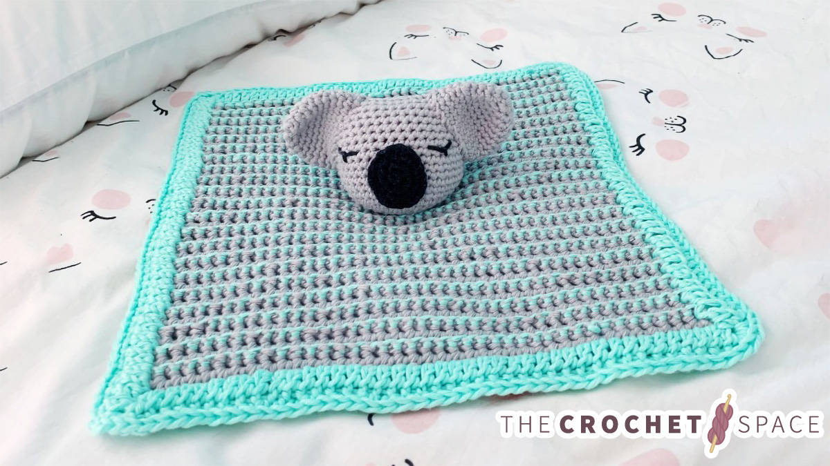 Koala Crochet Snuggle Blanket || thecrochetspace.com