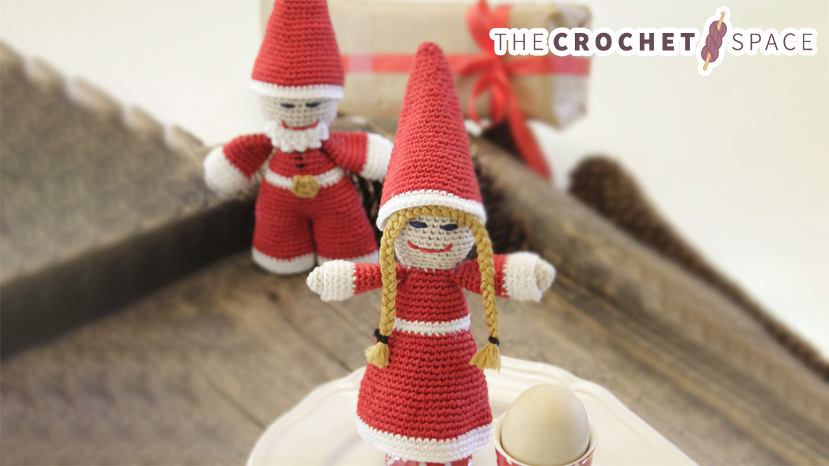 Kringles Crocheted Christmas Ornaments || thecrochetspace.com