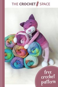 large crocheted amigurumi cat || editor