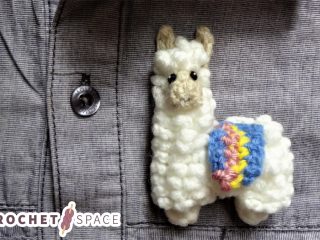 Larry Llama Crochet Brooch || thecrochetspace.com