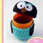 Last Minute Crochet Eggs For Easter . Egg cover open and in shape of pehguin || thecrochetspace.com