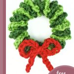 Leafy Mini-Wreath Crochet Accent || thecrochetspace.com