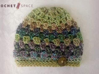 Light Crochet Retro Beanie || thecrochetspace.com