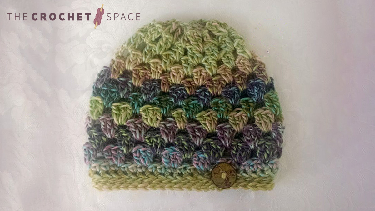 Light Crochet Retro Beanie || thecrochetspace.com