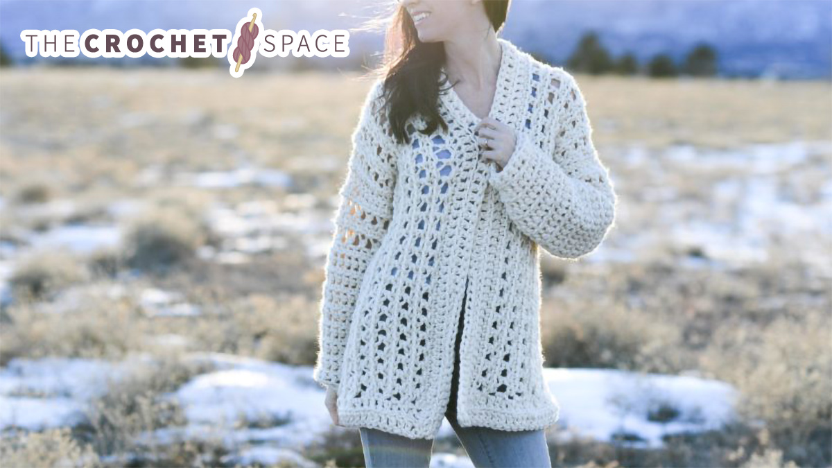 light oversized crochet cardigan || https://thecrochetspace.com