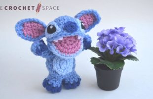 Stitch Mini Amigurumi || thecrochetspace.com