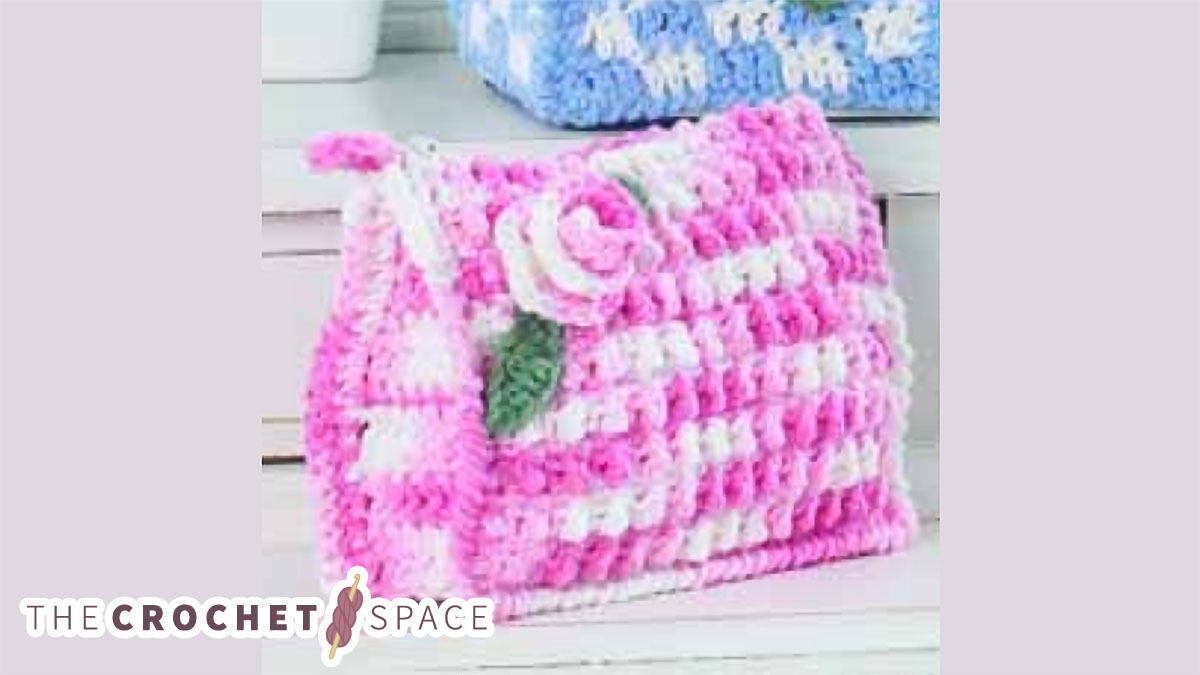 Little Rose Crochet Necessaire || thecrochetspace.com