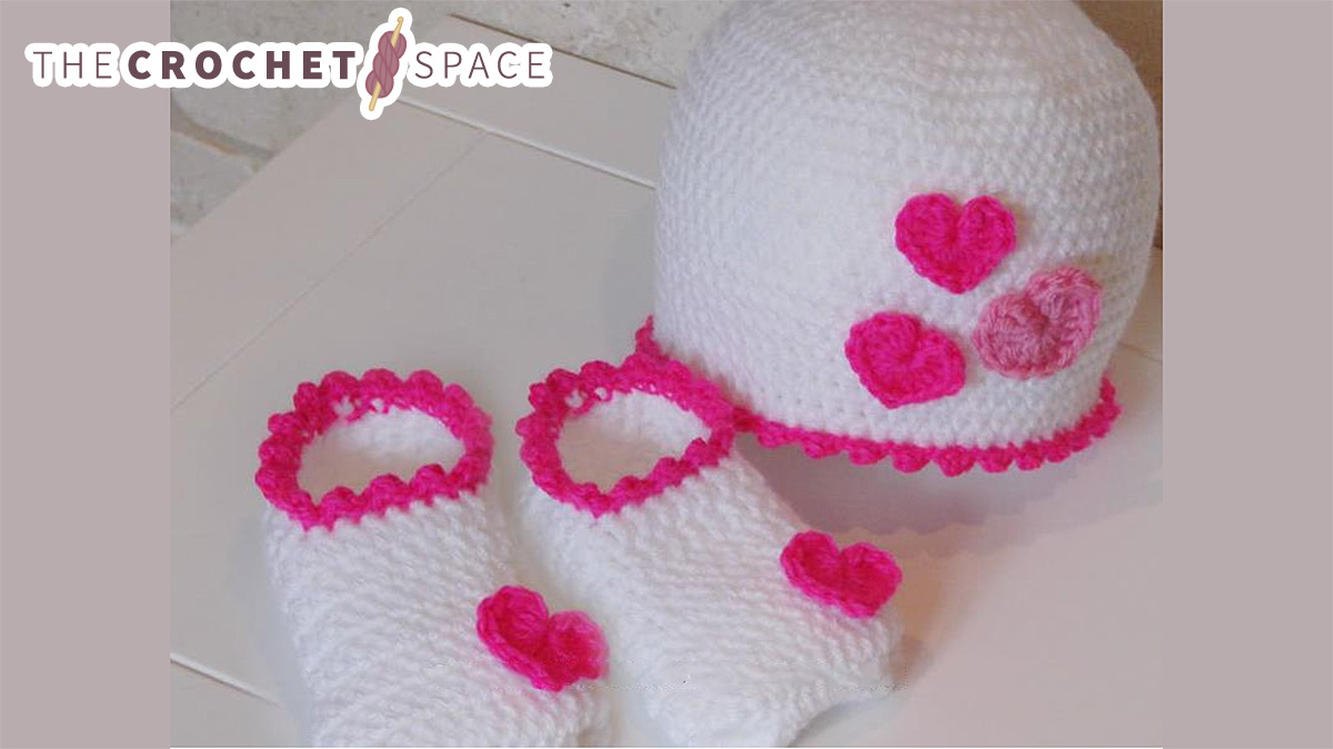 Love Heart Crocheted Hat Set || thecrochetspace.com