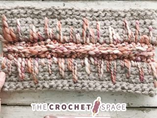 Love Light Crochet Cowl || thecrochetspace.com