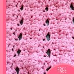 Love Shack Crochet Dishcloth. Up close image of crocheted rows || thecrochetspace.com