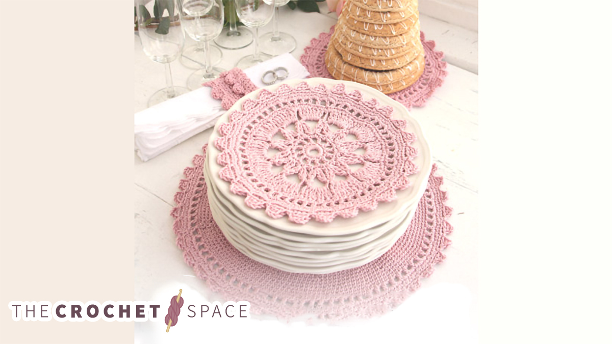 lovely crochet table setting || editor