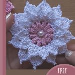 Lovely Crocheted Flower. Close up one 1x, large, 3D white flower || thecrochetspace.com