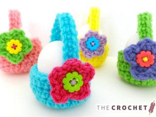 Lovely Crocheted Little Egg Baskets || thecrochetspace.com