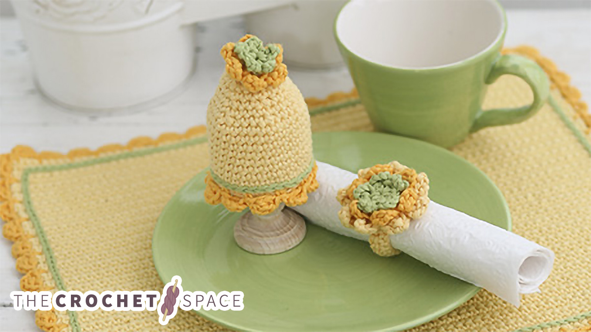 Lovely Crocheted Table Setting || thecrochetspace.com