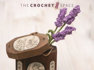 Lovely Lavender Crochet Spray || thecrochetspace.com