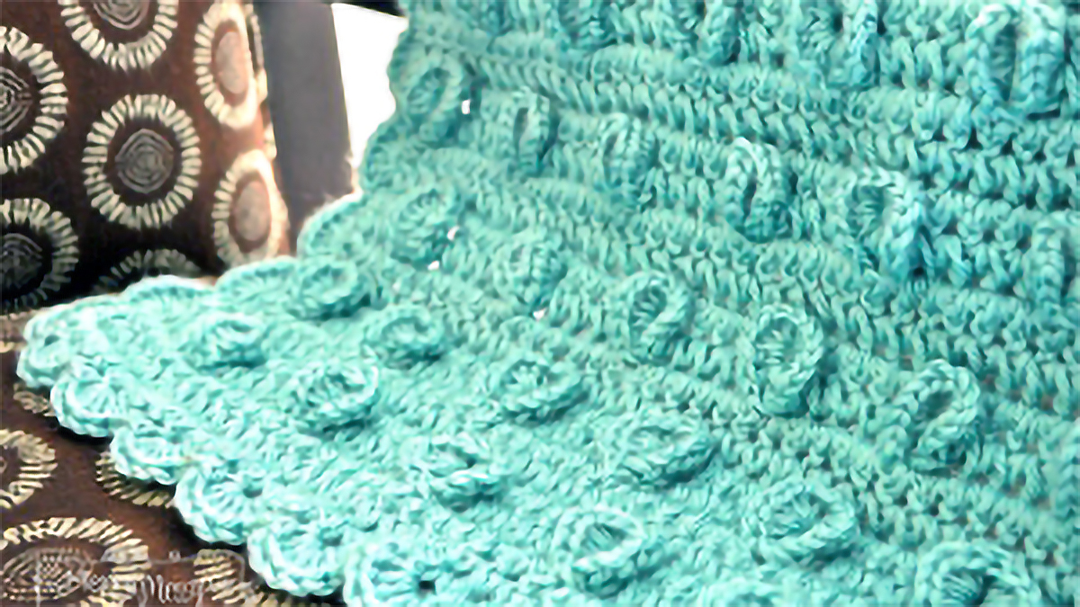 Lovely Lilly Baby Blanket || thecrochetspace.com
