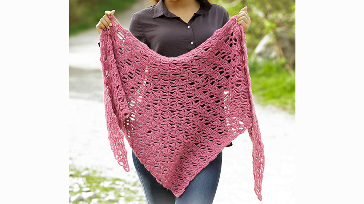 lovely paradis crocheted shaw || editor