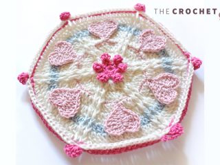 Loving Crochet Heart Hexagon || thecrochetspace.com