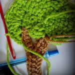 Magical Tree Crochet Accent. Apple tree mid crafting image. Gorgeous green canopy || thecrochetspace.com