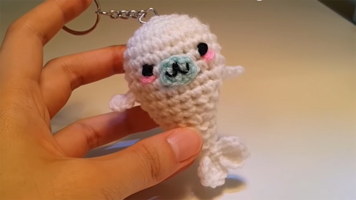 Mamegoma Crocheted Baby Seal || thecrochetspace.com