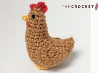 Micro Crochet Farm Chickens || thecrochetspace.com