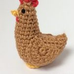 Micro Crochet Farm Chickens. The larger of the two chickens and with a close up image || thecrochetspace.com
