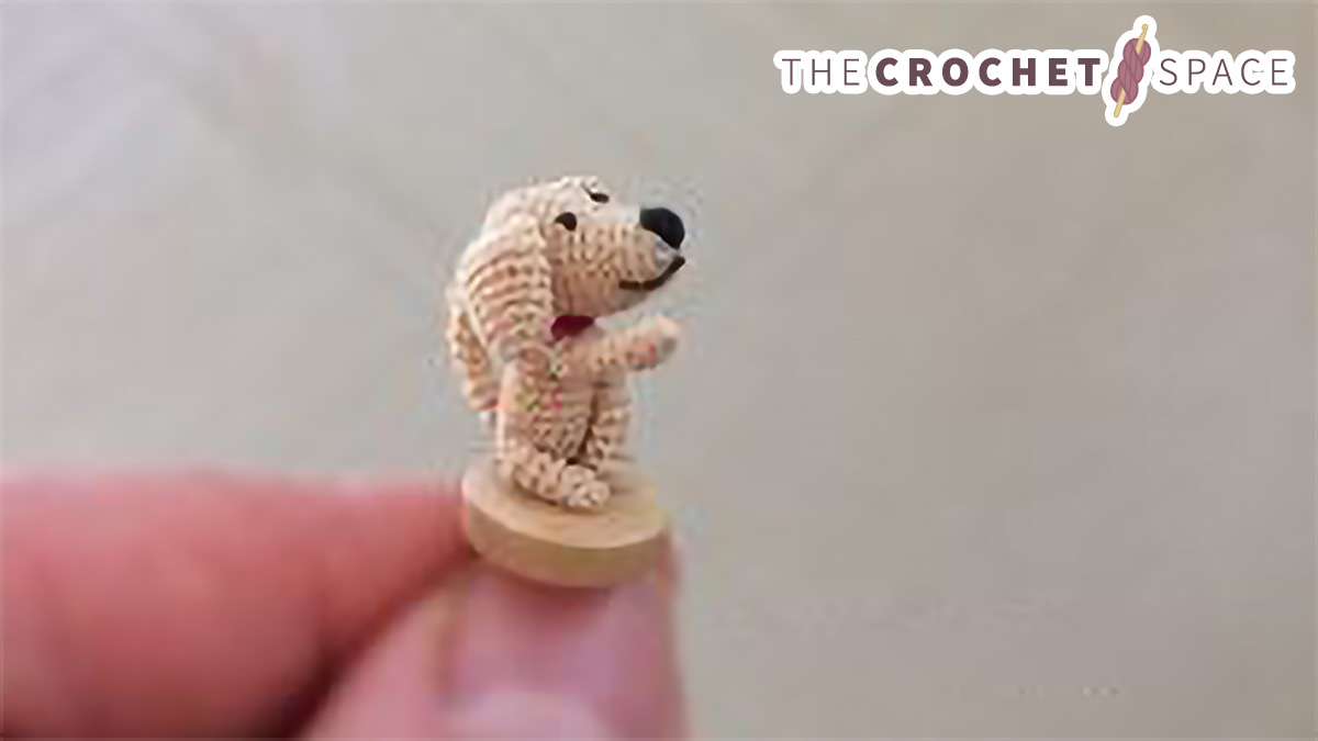 Micro Crochet Fido Dog || thecrochetspace.com