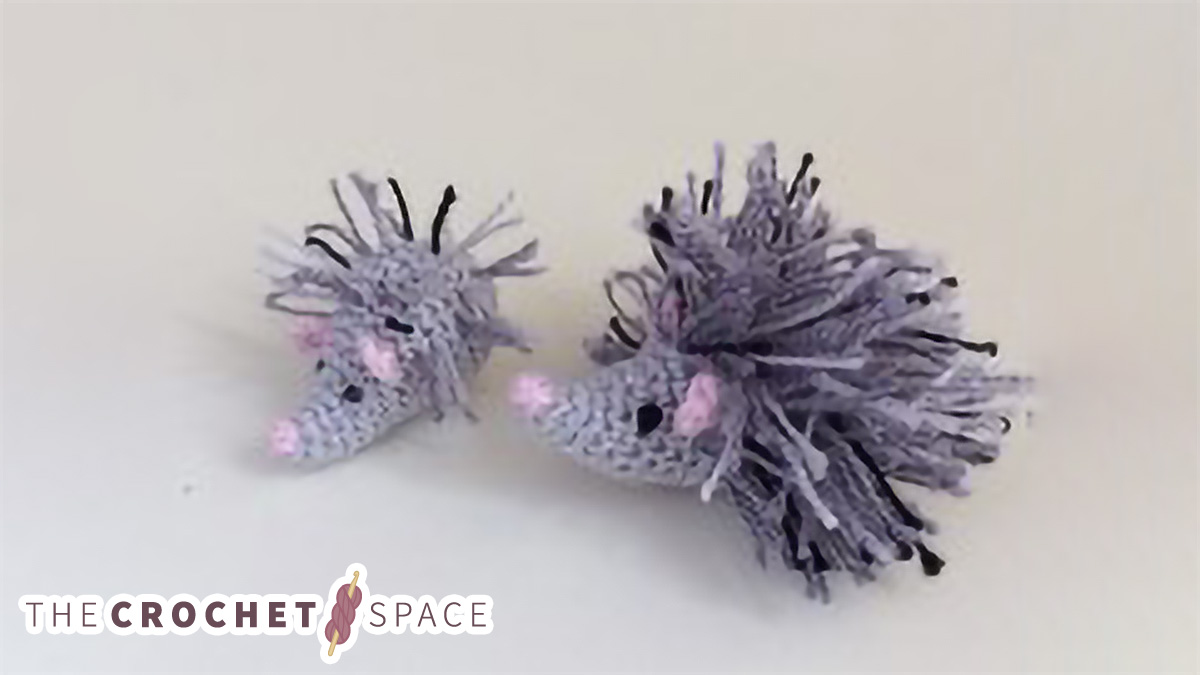 Micro Crochet Harry Hedgehog || thecrochetspace.com