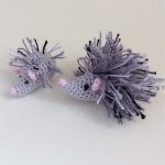 Micro Crochet Harry Hedgehog. Image of both sized hedgehogs || thecrochetspace.com