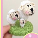 Micro Crochet Shirley Sheep. Three sheep all different sizes, on a grassy circle. Easter sheep || || thecrochetspace.com