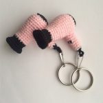 Micro Crochet Stylists Hairdryer. Two hairdryers on keyrings crafted in pink and black || thecrochetspace.com