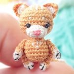 Micro Kitty Cats Amigurumi. Micro, Tiny cat crafted in beige and white. Front full view || thecrochetspace.com