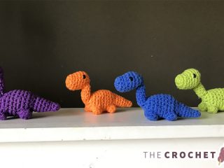 Mini Crochet Dino Dinosaur || thecrochetspace.com