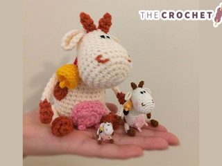 Mini Crochet Family Cow || thecrochetspace.com