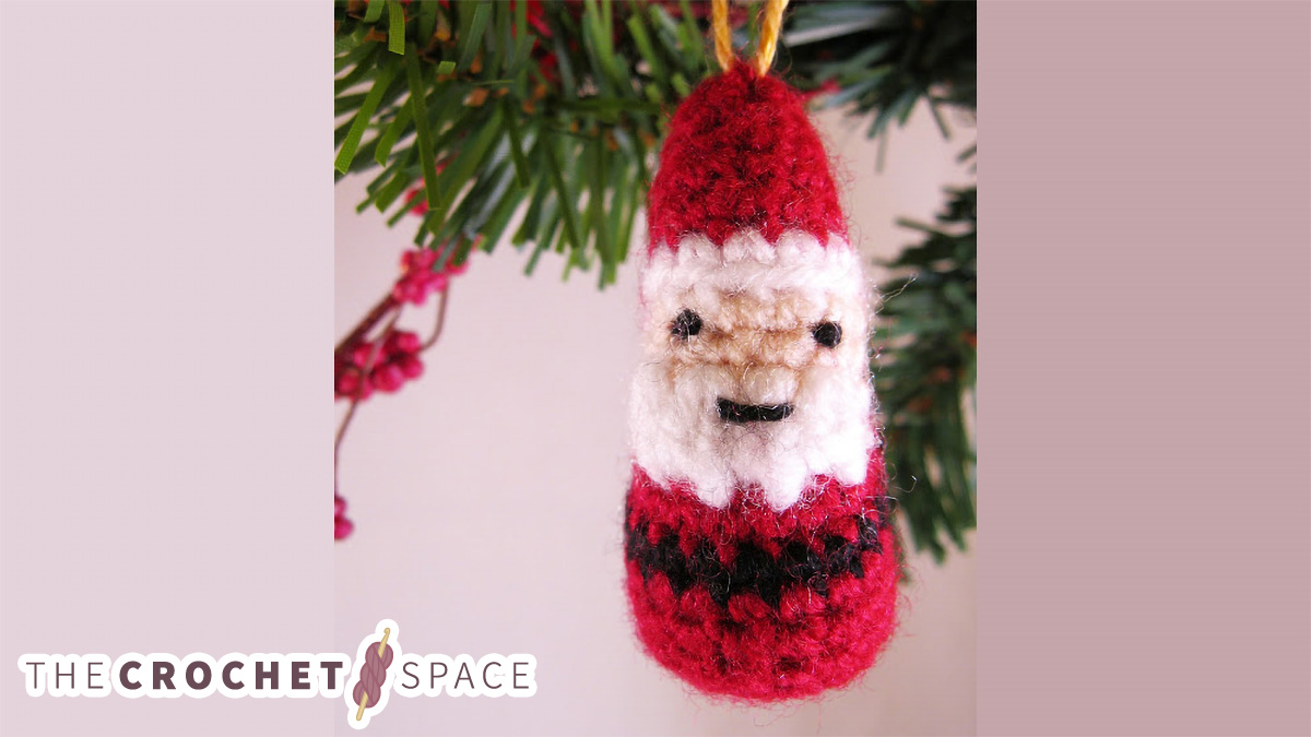 Mini Crochet Father Christmas || thecrochetspace.com