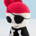 mini crochet pirate skull || editor