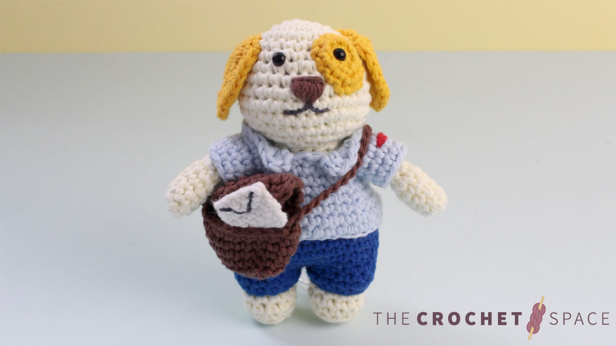 Mini Crochet Post Puppy || thecrochetspace.com