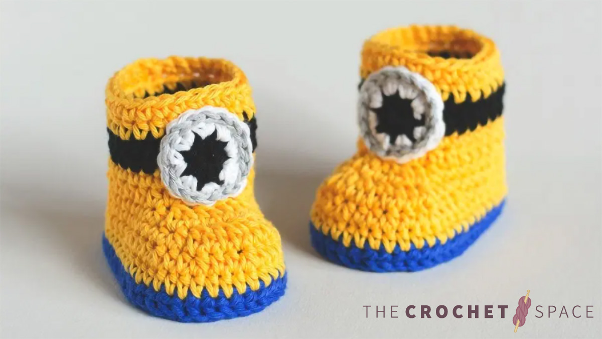 minion inspired crochet baby booties || editor