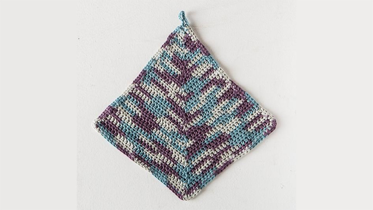 mitered square crochet dishcloth || editor