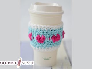 Mug Love Crochet Cozy || thecrcohetspace.com
