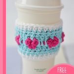 Mug Love Crochet Cozy. Pink hearts on a turquoise band with white edging || thecrochetspace.com