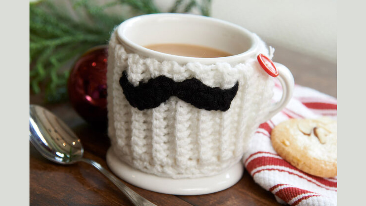 Mustache Crocheted Mug Hug || thecrochetspace.com