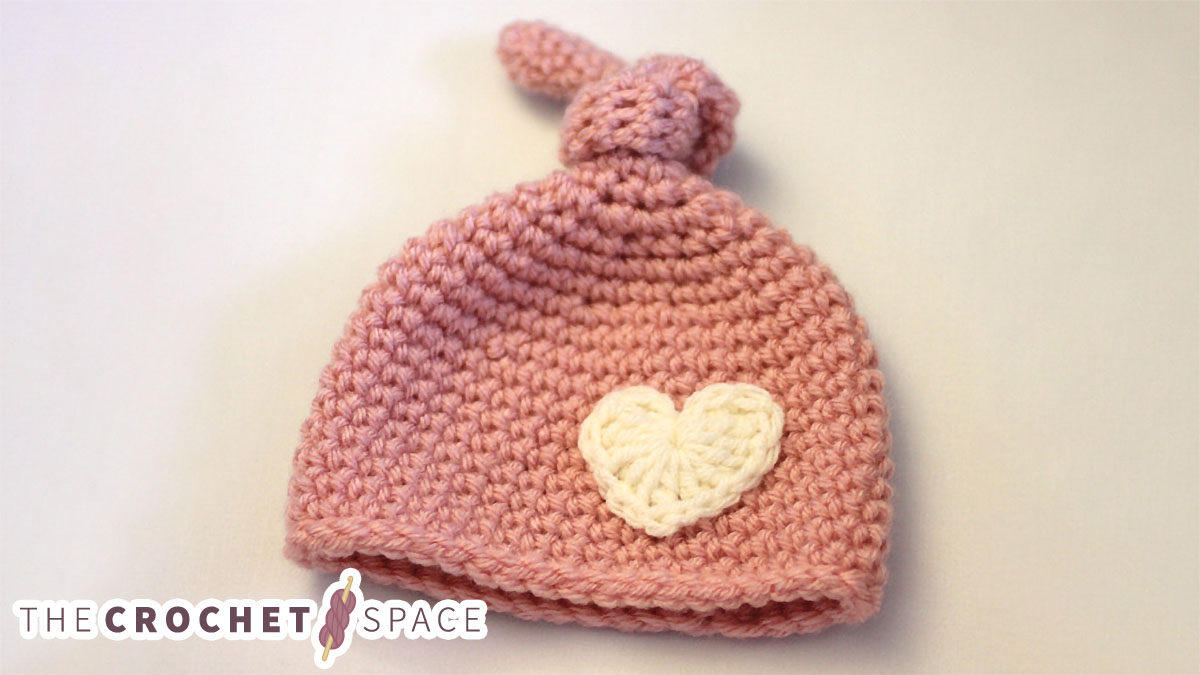 newborn crocheted knot hat || editor