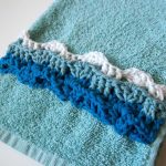 Ocean Waves Crochet Applique. Crafted in 2x shades of blue and white on the edge of a towel || thecrochetspace.com