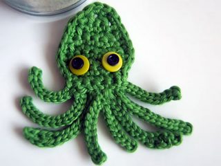 Octopus Squid Crochet Applique || thecrochetspace.com