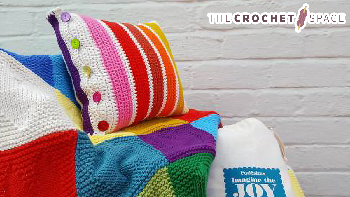 oddments crocheted cushion || editor