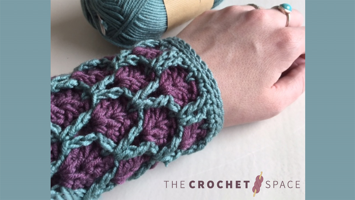 Odette Crochet Wrist Warmers || thecrochetspace.com
