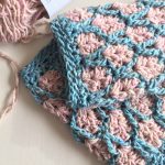 Odette Crochet Wrist Warmers. Close up image of pale pink and blue honey comb look || thecrochetspace.com